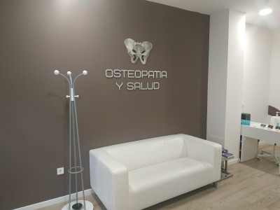Entrada instalaciones osteopatía y salud