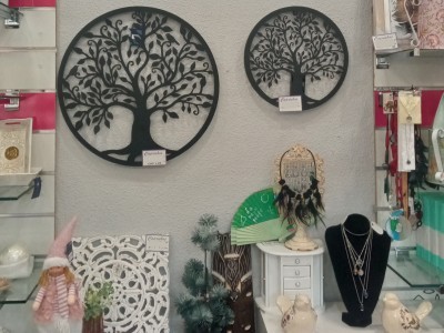 Imagen de artículos de decoración en Caprichos, tienda de decoración y regalos en Vallecas