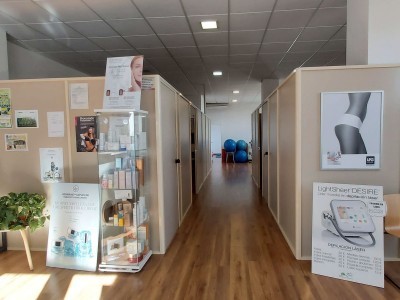 Salas interiores y pasillo Rehabilites Terapia y Fisioterapia en Benimaclet