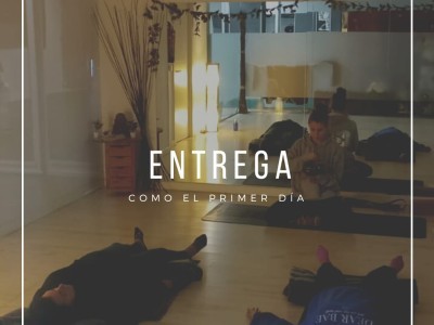 Imagen de personas en ejercicios de meditación en Spanda Dojo en Villa de Vallecas
