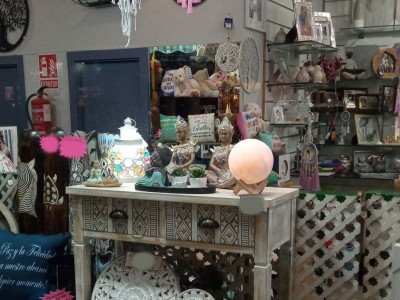 Imagen de artículos de regalo y decoración en Caprichos, tienda de decoración y regalos en Vallecas