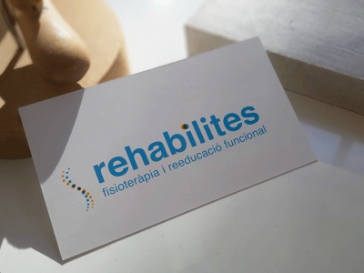 Tarjeta de presentación de Rehabilites  Fisioterapia en Benimaclet
